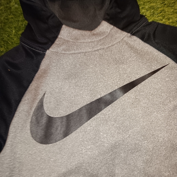 Nike Dri Fit Kids Medium Big Swoosh Logo Gray & Black Performance Hoodie Like Ne - Picture 10 of 10